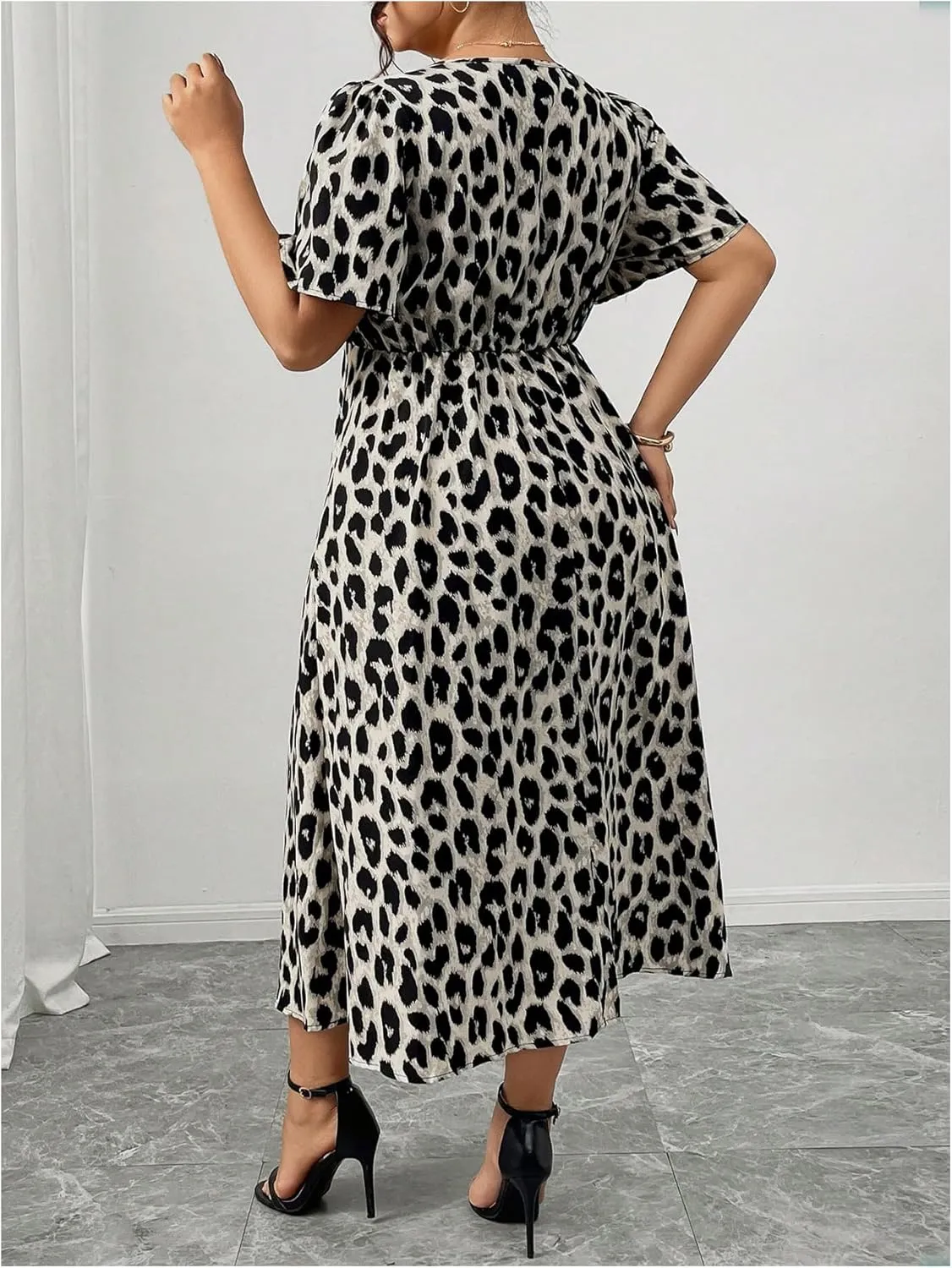 Floerns Women's Plus Size Cheetah Midi Dress Twist Front V Neck Short Sleeve A Line Dresses